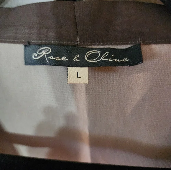 Rose & Olive Ombre Ivory and Dark Green Blouse with Tie Collar - Picture 2 of 6